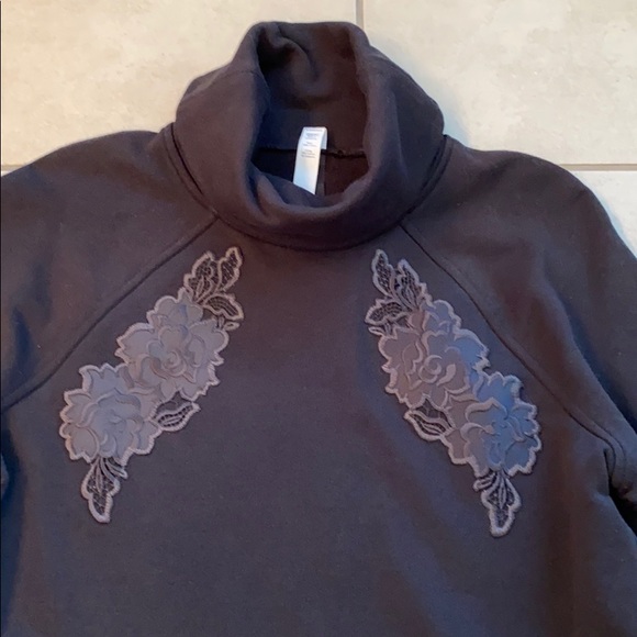 NWT Lululemon Embroidered to You Tunic size 6 - Picture 5 of 12